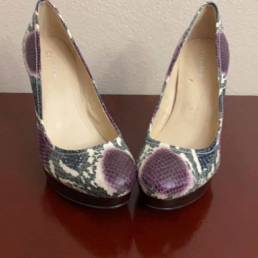 🎁👠Calvin Klein “Kendall” Round Toe Faux Snake Skin🎁🎄👠 - Picture 2 of 6
